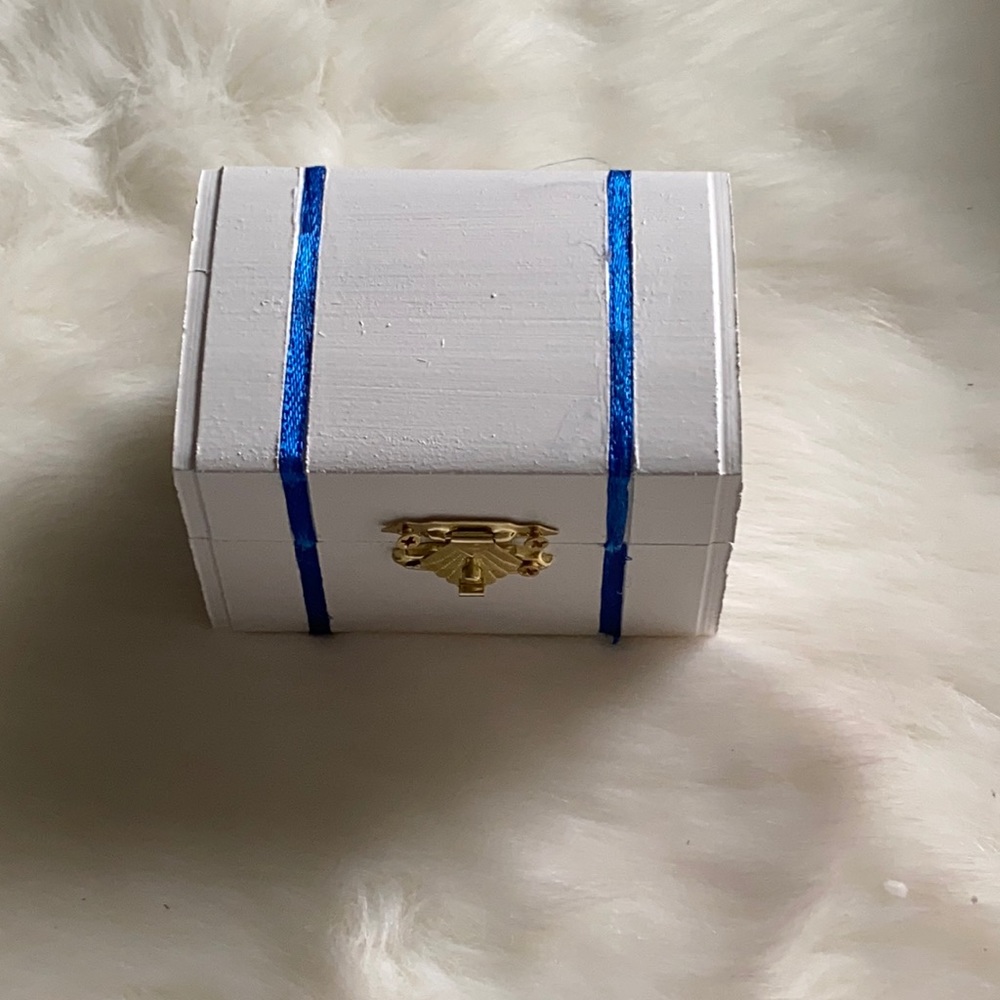 HANDCRAFTED JEWELRY / TRINKET BOX